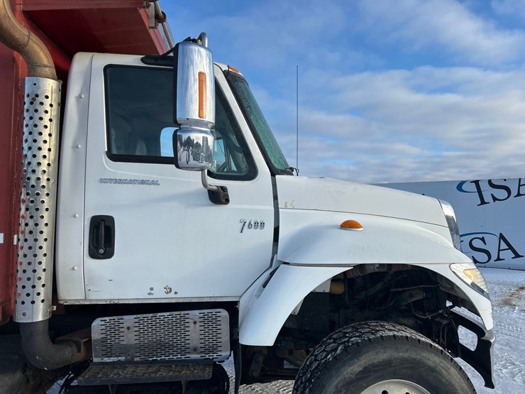 2005-international-7600-image-15