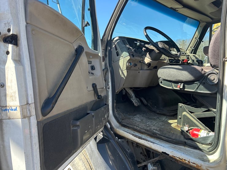 2005-massey-ferguson-8-image-51