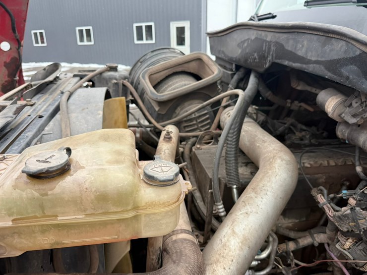 #1052-•-2007-international-7600sfa-tri-axle-dump-truck-image-24