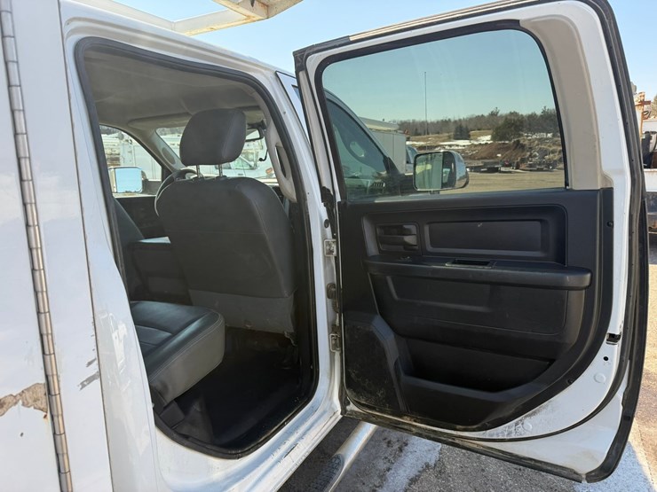 #2049-•-2015-ram-5500-heavy-duty-service-truck-image-30