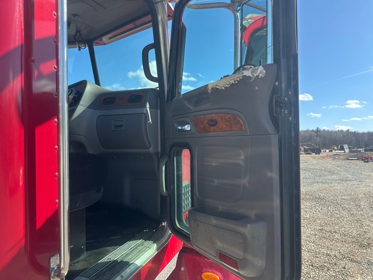 2008-peterbilt-386-image-22