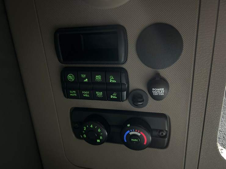 2017-massey-ferguson-8-image-76