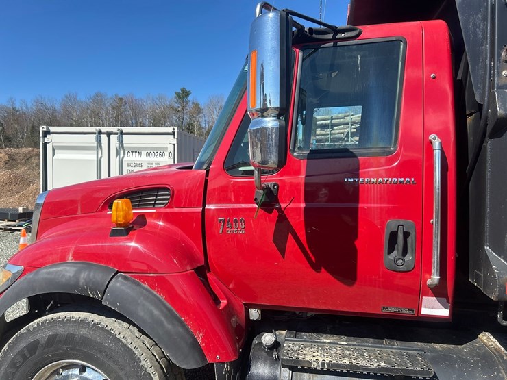 2006-international-7400-image-13