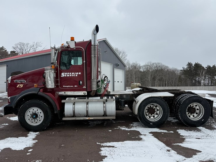 2011-kenworth-t800-image-2