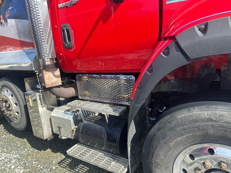 2012-international-7600-image-16