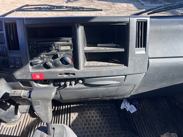 2012-isuzu-npr-image-46