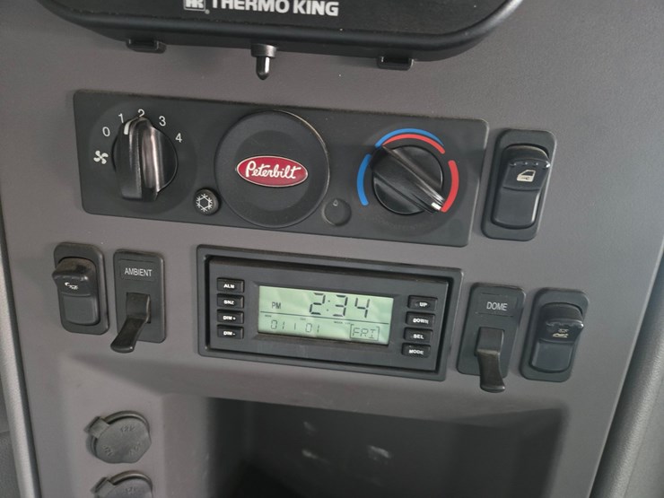 peterbilt-579-image-87