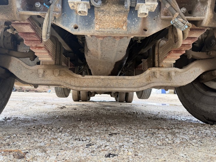 #1049-•-2005-mack-granite-tri-axle-dump-image-34