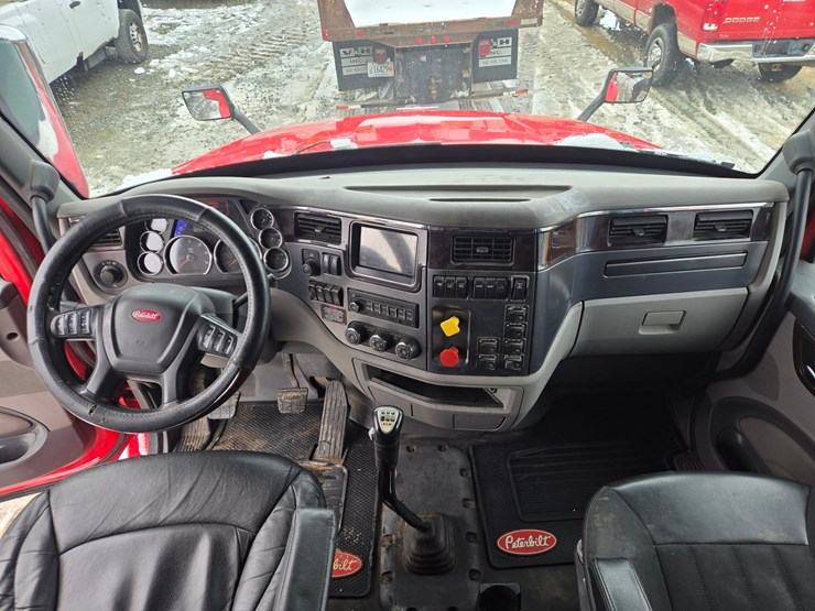 peterbilt-579-image-71