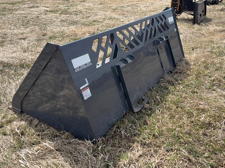 skid-steer-snow-bucket-image-2