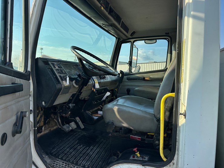 freightliner-fl70-image-63