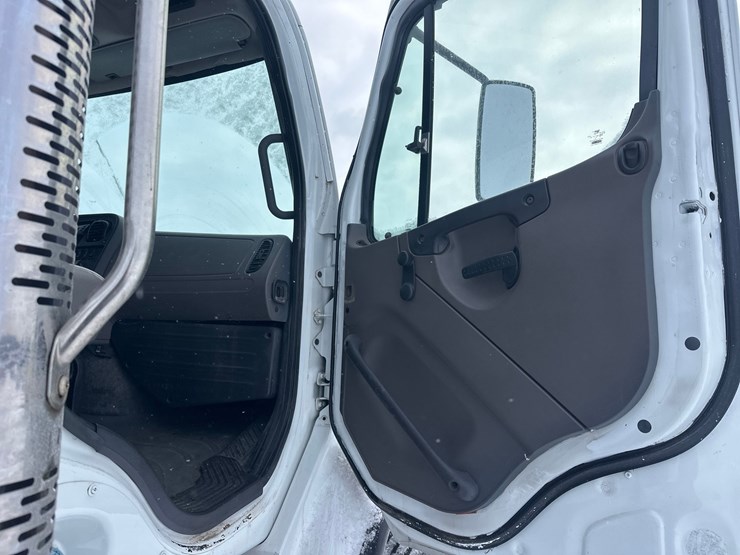 2009-caterpillar-c13-image-31