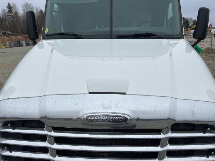 2017-massey-ferguson-8-image-13