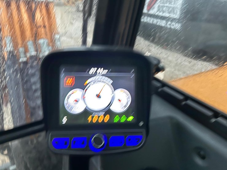 2019-case-cx60c-image-21