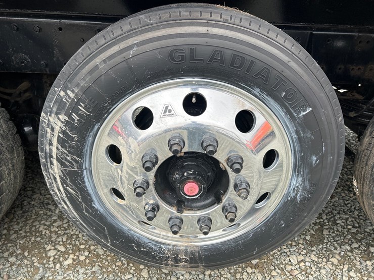 2005-peterbilt-357-image-94