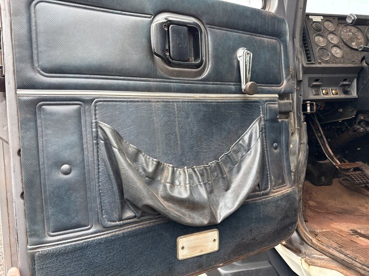 1996-mack-ch613-image-43