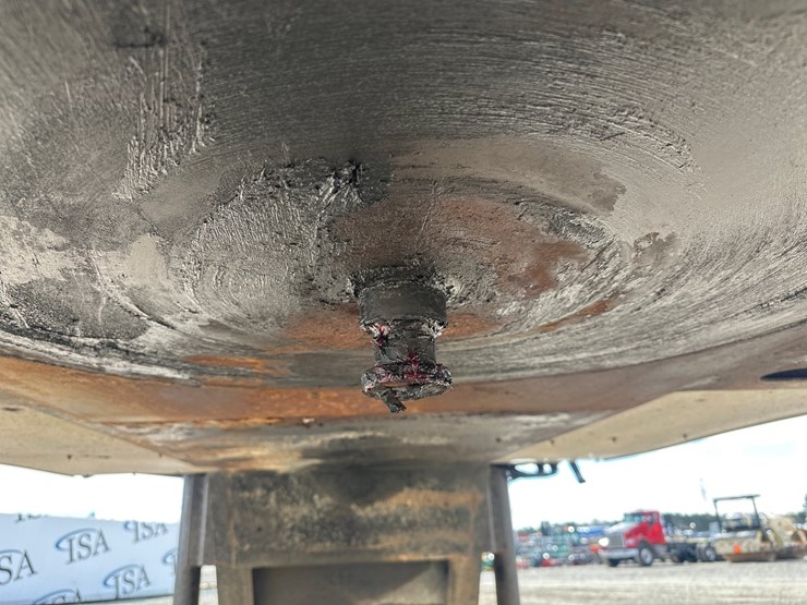 2010-massey-ferguson-8-image-15