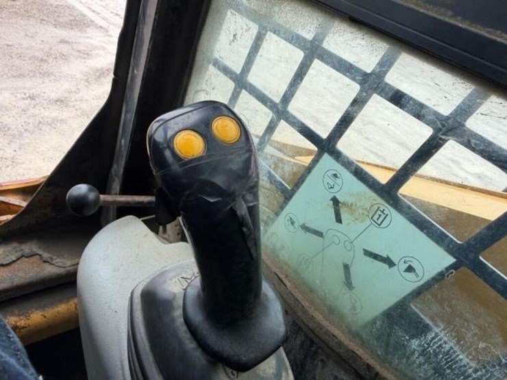 2009-caterpillar-232b2-image-11