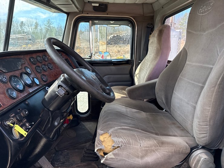 2004-peterbilt-378-image-41