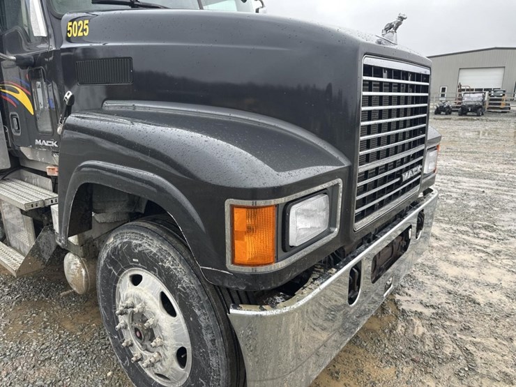 2009-massey-ferguson-8-image-10