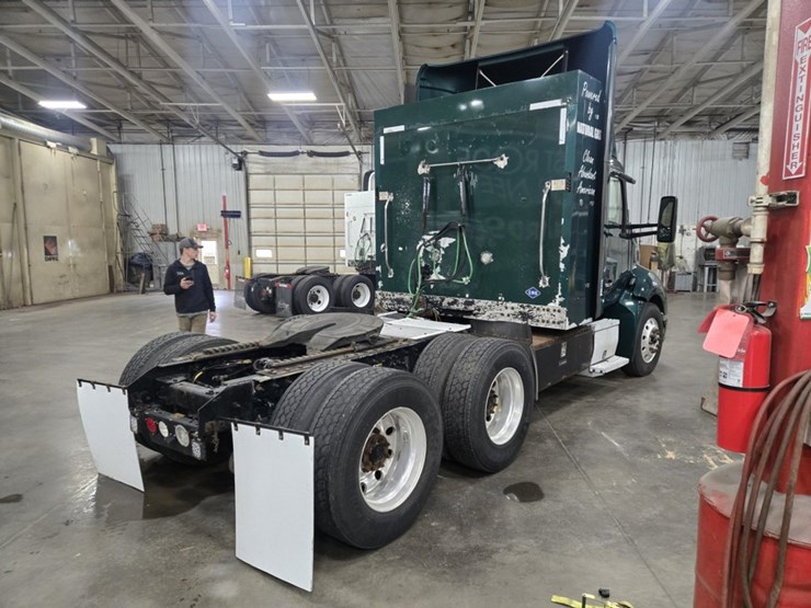 2017-kenworth-t680-image-5