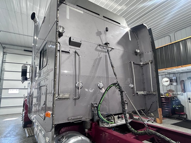 2007-peterbilt-379-image-21
