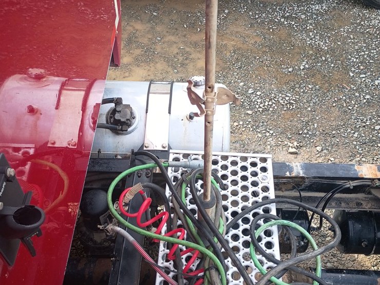 2012-massey-ferguson-8-image-32