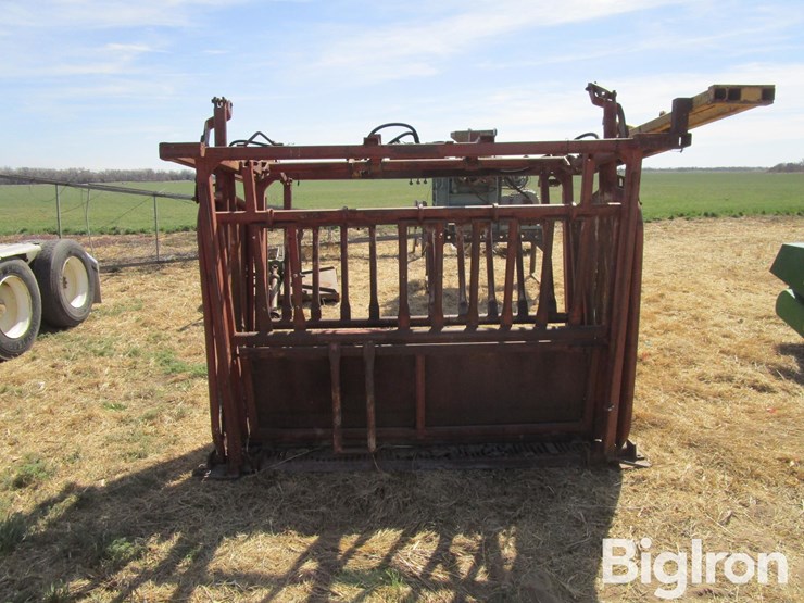 hydraulic-squeeze-chute-image-4