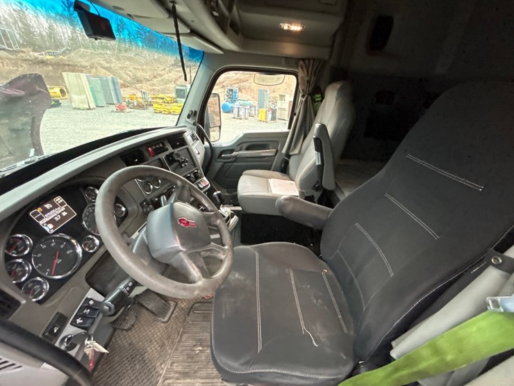 2016-kenworth-t680-image-51