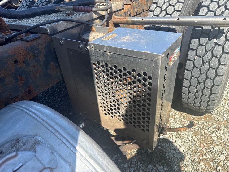 1994-peterbilt-359-image-27