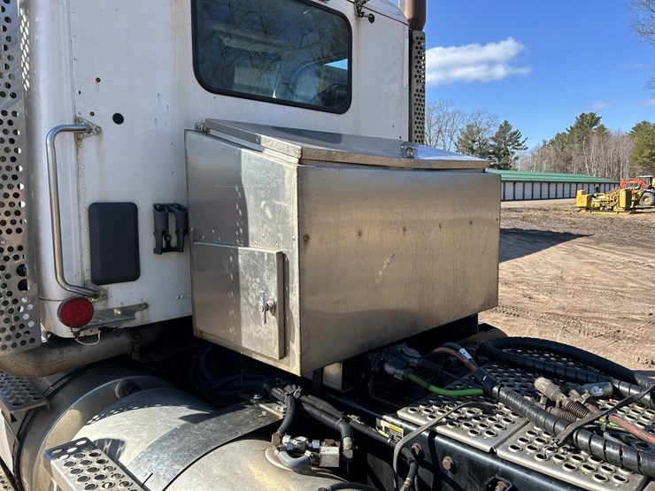 2020-kenworth-t880-image-19