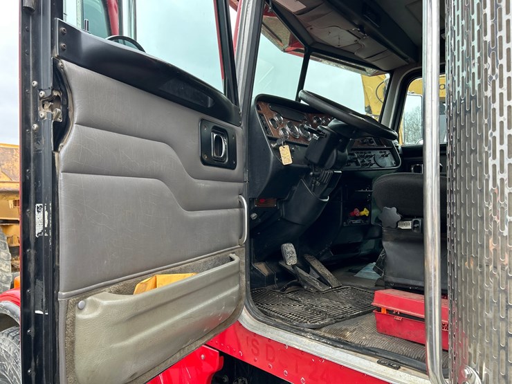 2005-peterbilt-357-image-71