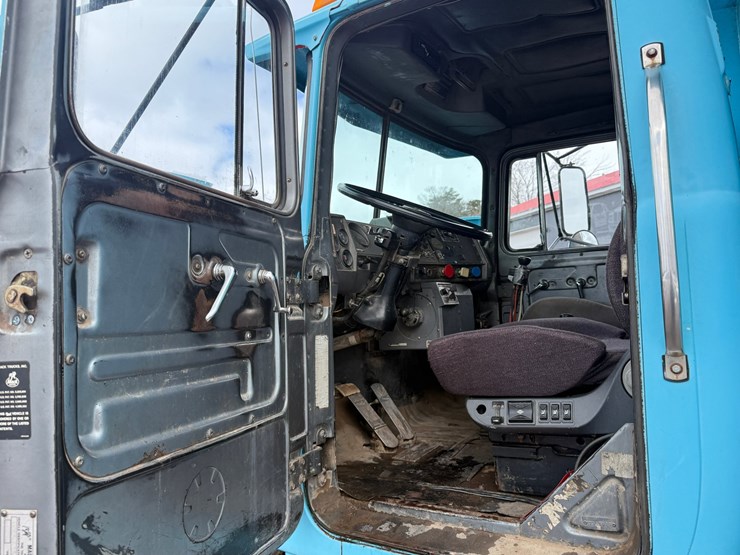 #1056-•-1989-mack-quad-axle-dump-truck-image-45