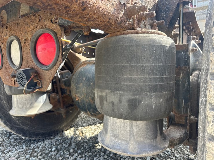 2001-caterpillar-c15-image-35