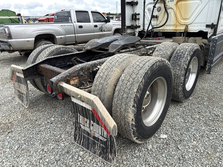 2016-massey-ferguson-8-image-31