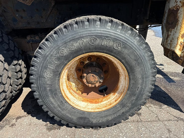 2010-international-7400-image-58