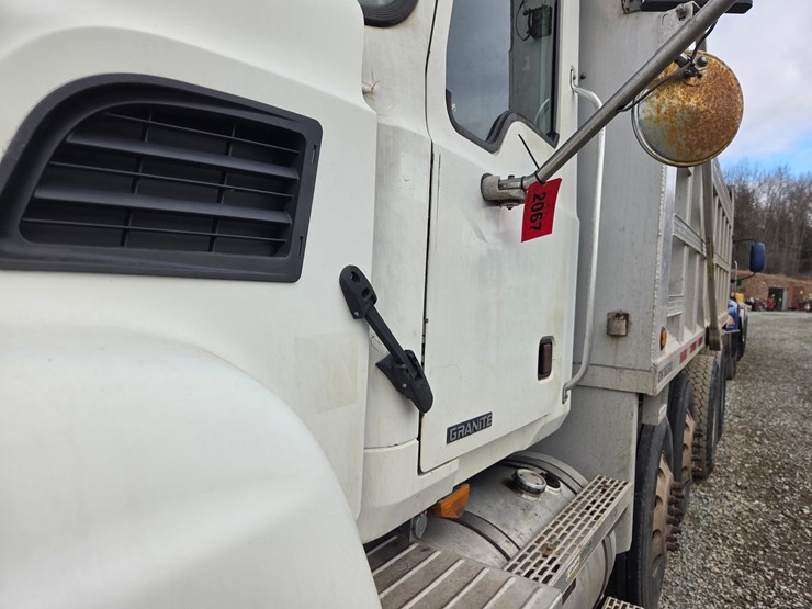 2006-massey-ferguson-8-image-17