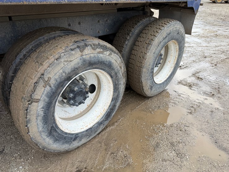 #1049-•-2005-mack-granite-tri-axle-dump-image-15