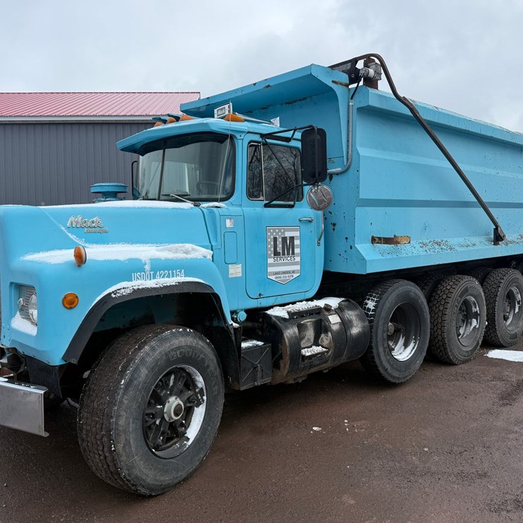 #1056 • 1989 Mack Quad Axle Dump Truck