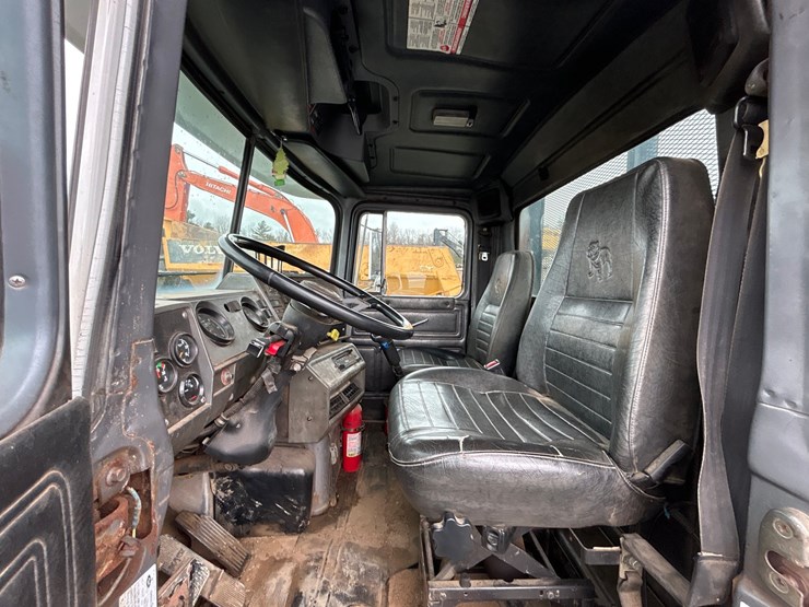 1999-mack-dm688s-image-64