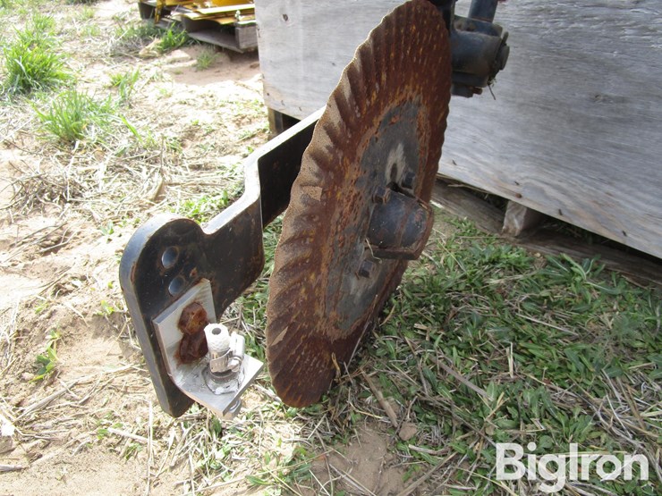 farm-king-side-dress-applicator-openers-image-16