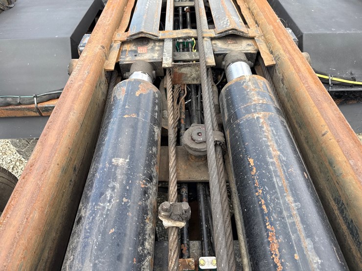 2016-massey-ferguson-8-image-59