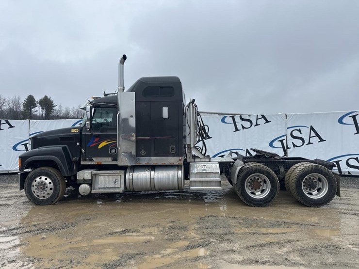 2009-massey-ferguson-8-image-2