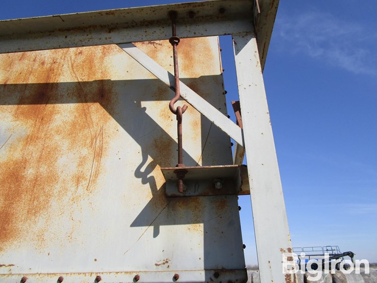 hopper-bottom-on-stand-image-11