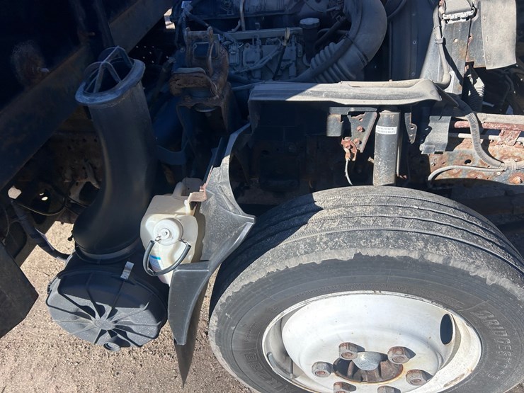 2013-isuzu-npr-image-39