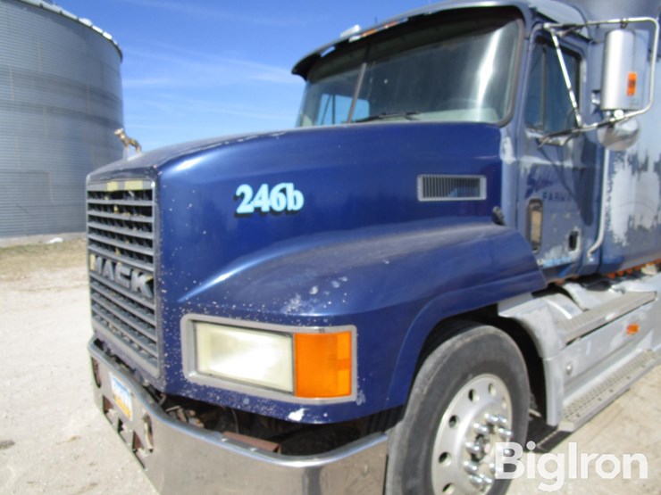 2001-mack-ch613-image-16