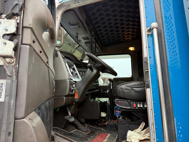 2020-kenworth-t800-image-55