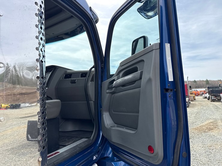 2019-kenworth-t680-image-58