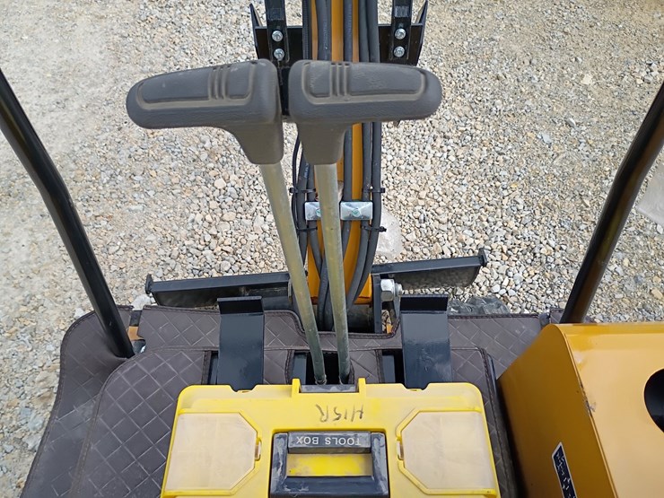 #23947-•-2025-agt-h15r-mini-excavator-image-13