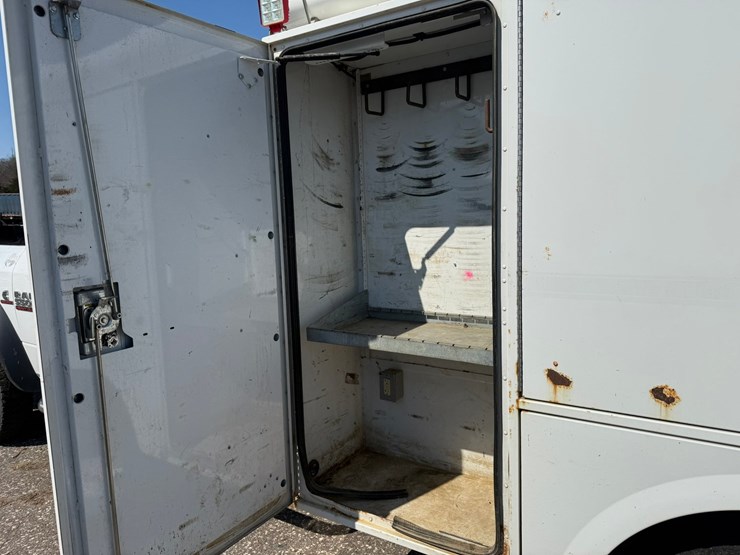 #1060-•-2015-ram-5500-heavy-duty-service-truck-image-13